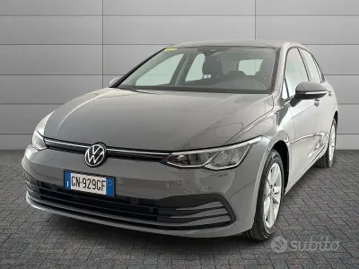 Usata VW Golf VIII Life 116 CV (85 kW) 2023 Grigio Berlina