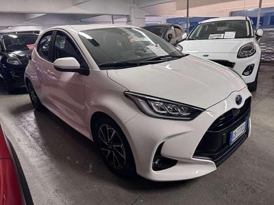 Usata Toyota Yaris Hybrid Active 92 CV (67 kW) 2022 Bianco Berlina