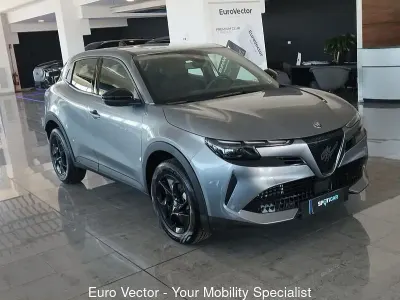 Usata Alfa Romeo Junior 145 CV (106 kW) 2025 Grigio SUV