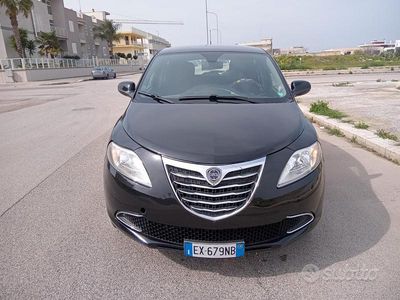 Usata Lancia Ypsilon 80 CV (58 kW) 2014 Nero Utilitaria