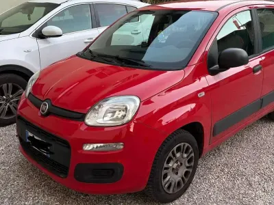 Usata Fiat Panda Easy 69 CV (50 kW) 2018 Rosso Utilitaria