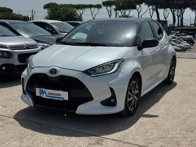 Usata Toyota Yaris Hybrid Style 92 CV (67 kW) 2022 Bianco Berlina