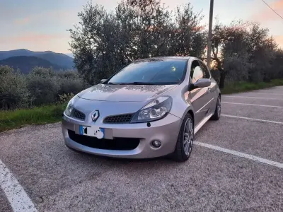 Käytetty Renault Clio II R.S. 197 HP (144 kW) 2006 Sedan