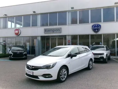 Usata Opel Astra Business Elegance 122 CV (89 kW) 2022 Bianco Utilitaria