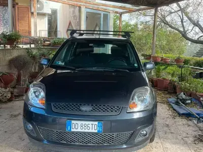 Usata Ford Fiesta 68 CV (50 kW) 2007 Bluazzurro Utilitaria