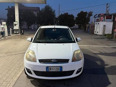 Usado Ford Fiesta 80 HP (58 kW) 2008 Branco Sedan