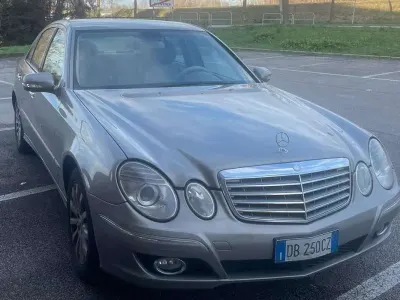 Begagnad Mercedes E280 Elegance 190 HK (139 kW) 2006 Brun Sedan