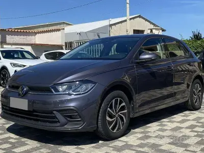 Usata VW Polo Life 95 CV (69 kW) 2023 Grigio Utilitaria