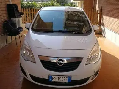 Usata Opel Meriva 120 CV (88 kW) 2013 Bianco Monovolume