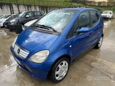 Käytetty Mercedes A170 Avantgarde 90 HP (66 kW) 2000 Sininen Sedan