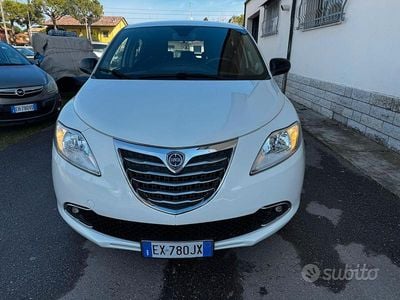 Usata Lancia Ypsilon Silver 85 CV (62 kW) 2014 Bianco Utilitaria
