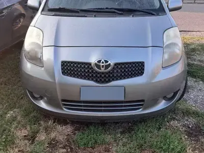 Usata Toyota Yaris Luna 87 CV (63 kW) 2007 Bluazzurro Utilitaria