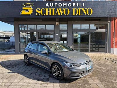 Usata VW Golf VIII Life 110 CV (80 kW) 2023 Grigio Berlina