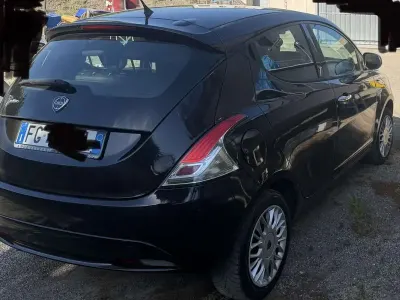 Usata Lancia Ypsilon Platinum 69 CV (50 kW) 2016 Utilitaria