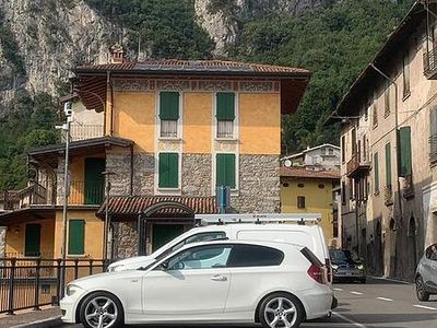 Usata BMW 118 143 CV (105 kW) 2007 Bianco Utilitaria