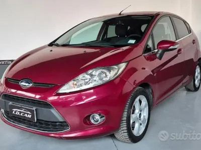 Usata Ford Fiesta Titanium 97 CV (71 kW) 2010 Rosso Berlina