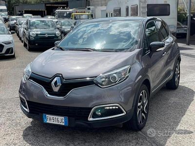 Usata Renault Captur 89 CV (65 kW) 2017 Grigio SUV
