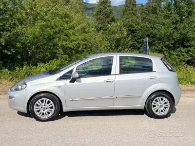 Usata Fiat Punto Lounge 85 CV (62 kW) 2015 Grigio Utilitaria