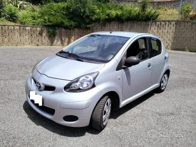 Usata Toyota Aygo Sol 68 CV (50 kW) 2010 Grigio Utilitaria