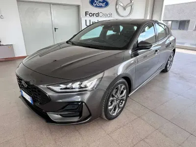 Usata Ford Focus ST-Line 120 CV (88 kW) 2022 Grigio scuro metallizzato Berlina