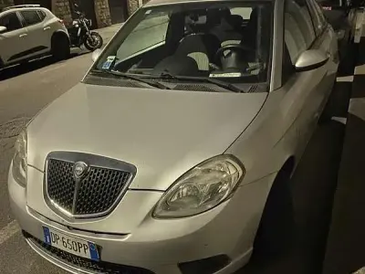 Usata Lancia Ypsilon 60 CV (44 kW) 2008 Argento Utilitaria