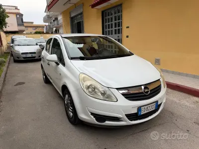 Usata Opel Corsa Club 75 CV (55 kW) 2010 Bianco Utilitaria