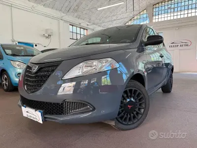 Usata Lancia Ypsilon 69 CV (50 kW) 2015 Grigio Utilitaria