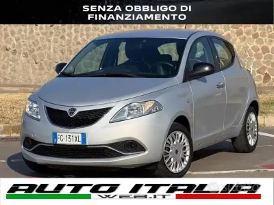 Usata Lancia Ypsilon Gold 69 CV (50 kW) 2016 Grigio Utilitaria