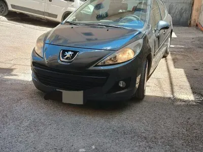 Usata Peugeot 207 73 CV (53 kW) 2010 Grigio Berlina