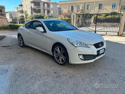 Usata Hyundai Genesis Sport 213 CV (156 kW) 2011 Bianco Coupé