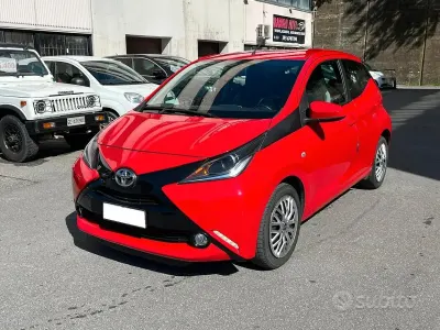 Brugt Toyota Aygo X-play 69 HK (50 kW) 2017 Rød Hatchback