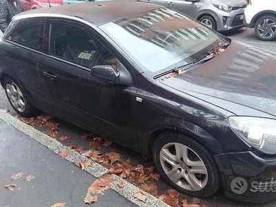 Usata Opel Astra GTC Enjoy 90 CV (66 kW) 2009 Nero Berlina