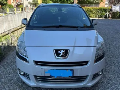 Usata Peugeot 5008 Business-Line 114 CV (83 kW) 2013 Bianco Monovolume