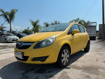 Begagnad Opel Corsa 85 HK (62 kW) 2010 Gul Halvkombi
