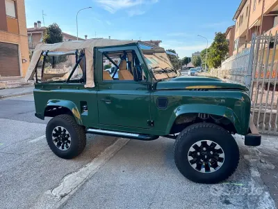 Usata Land Rover Defender 86 CV (63 kW) 1996 Verde SUV