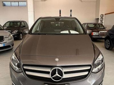 Usata Mercedes B180 Business 110 CV (80 kW) 2016 Grigio Monovolume