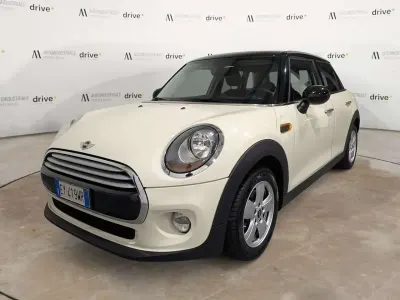 Usata Mini Cooper 136 CV (100 kW) 2015 Beige Utilitaria