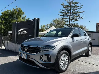 Usado VW T-Roc Style 116 CV (85 kW) 2024 Gris SUV