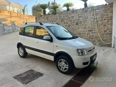 Usata Fiat Panda 4x4 75 CV (55 kW) 2011 Bianco Utilitaria