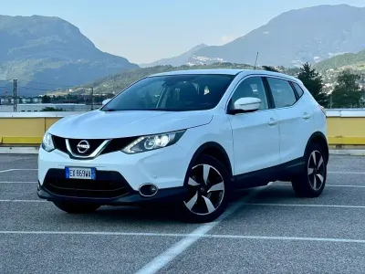 Usata Nissan Qashqai Tekna 131 CV (96 kW) 2015 Bianco SUV