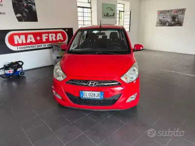 Usata Hyundai i10 Comfort 69 CV (50 kW) 2012 Rosso Utilitaria
