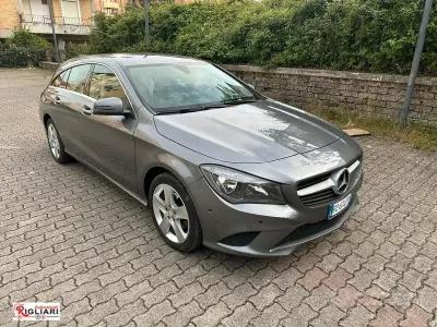 Usata Mercedes CLA180 Business 109 CV (80 kW) 2016 Gray Berlina