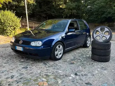 Usata VW Golf IV Highline 131 CV (96 kW) 2002 Bluazzurro Berlina