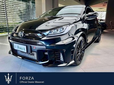 Usata Toyota Yaris 280 CV (205 kW) 2024 Attitude black metallic Berlina