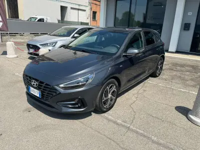 Usata Hyundai i30 Prime 120 CV (88 kW) 2023 Grigio scuro met Berlina