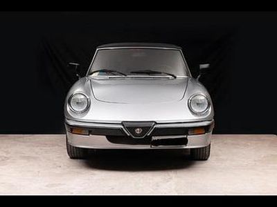 Begagnad Alfa Romeo Spider 128 HK (94 kW) 1986 Cab