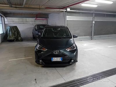 Usata Toyota Aygo X-clusiv 72 CV (52 kW) 2021 Nero Utilitaria