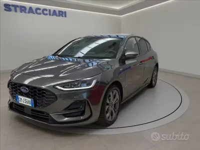 Usata Ford Focus ST-Line 125 CV (91 kW) 2023 Grigio metallizzato Berlina
