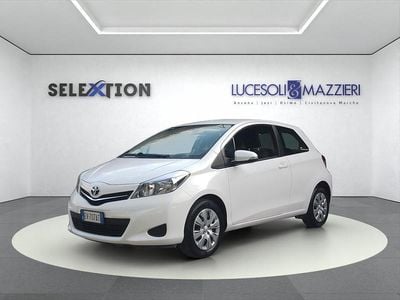 Usata Toyota Yaris Active 69 CV (50 kW) 2014 Bianco Utilitaria