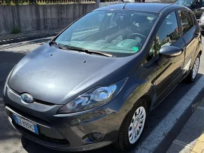 Usata Ford Fiesta Titanium 68 CV (50 kW) 2009 Grigio Berlina